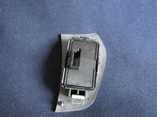 Fiat Stilo gyári új, jobb első ablakemelő kapcsoló 735367102