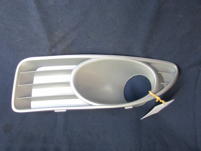 Fiat Linea utángyártott új, bal első, ezüst színű,ködlámpa keret