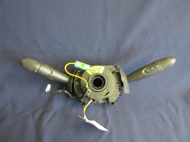 Fiat Punto III. 735381039 számú, légzsákos, trip gombos kormánykapcsoló