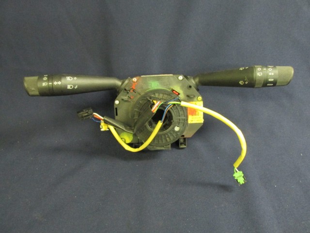 Fiat Grande Punto multikormányos kormánykapcsoló 735471936