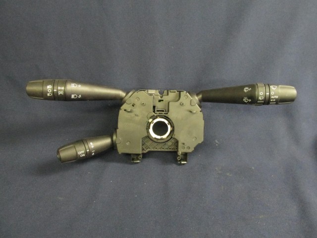 Alfa Romeo Giulietta tempomattos kormánykapcsoló 1561013040