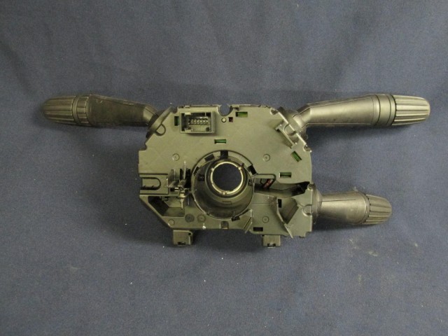 Alfa Romeo Giulietta tempomattos kormánykapcsoló 1561013040