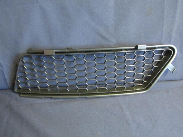 Alfa Romeo 159 utángyártott új bal első, alsó díszrács 156089639