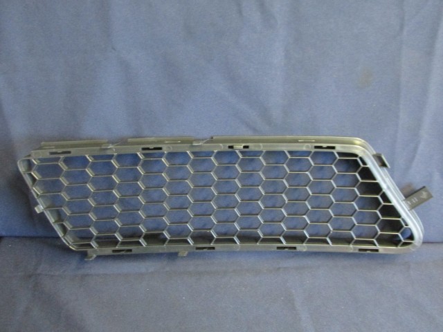 Alfa Romeo 159 utángyártott új bal első, alsó díszrács 156089639