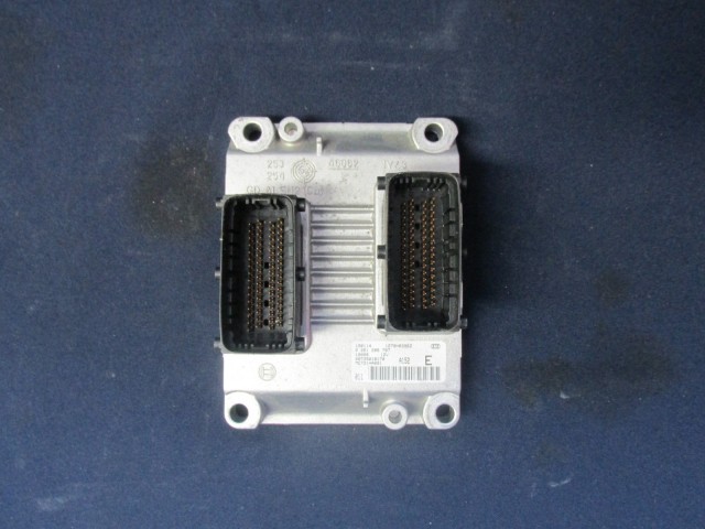 Alfa Romeo 147 2,0 16v Ts benzin motorvezérlő 73501817, 0261206707