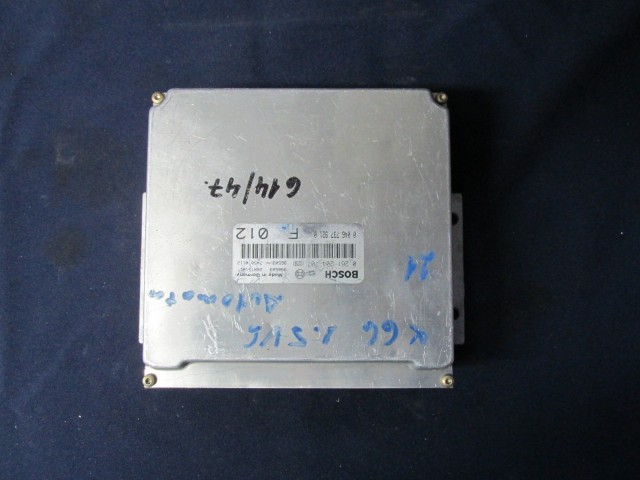 Alfa Romeo 166 2,5 V6  benzin motorvezérlő 46737921, 0261204707