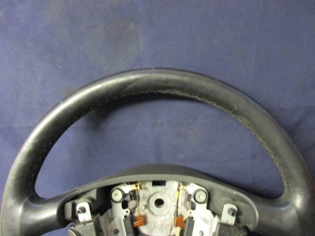 135812 Lancia Thesis fekete színű,bőr, multikormányos kormánykerék