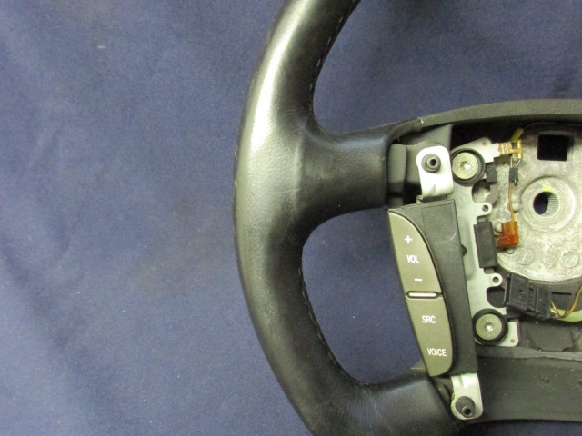 135812 Lancia Thesis fekete színű,bőr, multikormányos kormánykerék