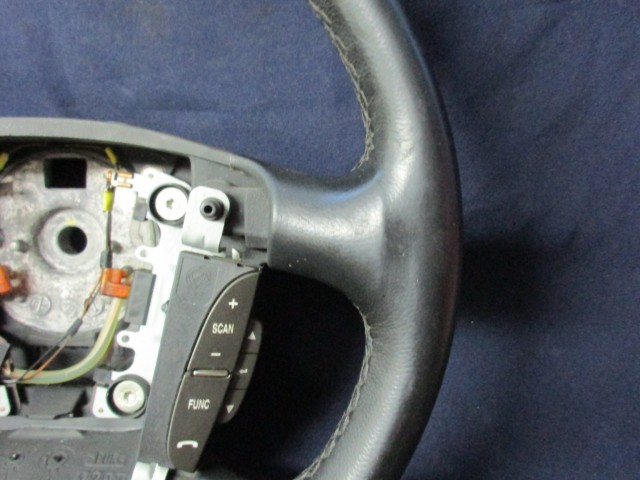 135812 Lancia Thesis fekete színű,bőr, multikormányos kormánykerék