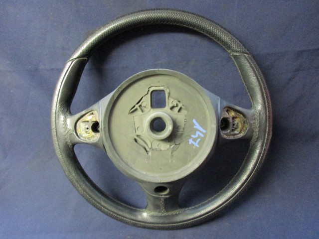 135799 Alfa Romeo 147 fekete színű,bőr,multikormányos kormánykerék