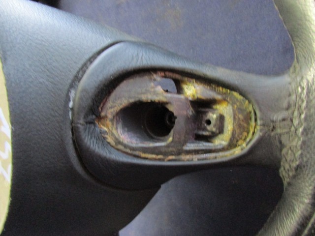 135799 Alfa Romeo 147 fekete színű,bőr,multikormányos kormánykerék