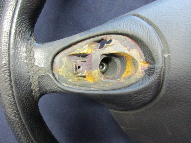 135799 Alfa Romeo 147 fekete színű,bőr,multikormányos kormánykerék