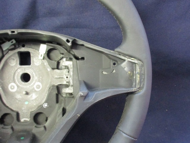 135777 Alfa Romeo Giulietta fekete színű,bőr kormánykerék