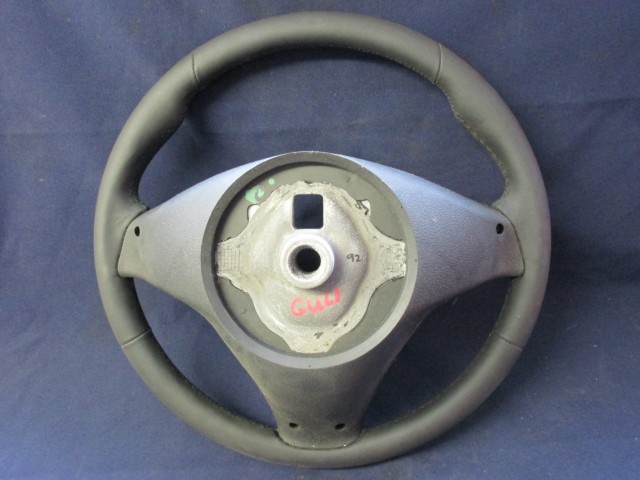 135777 Alfa Romeo Giulietta fekete színű,bőr kormánykerék