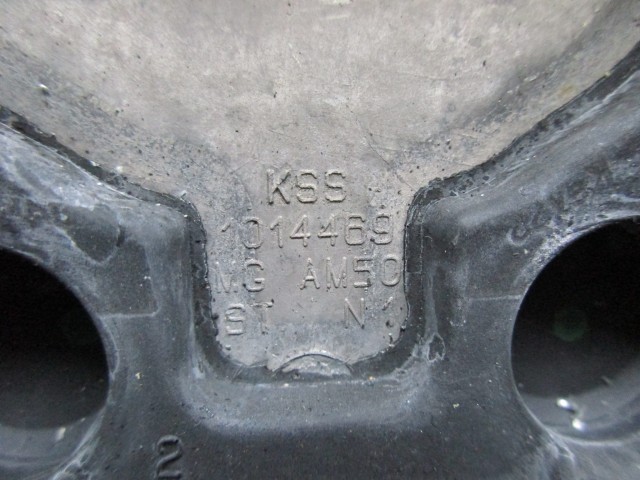 135785 Alfa Romeo Giulietta fekete színű,bőr kormánykerék