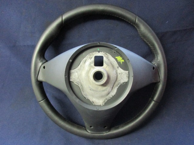 135785 Alfa Romeo Giulietta fekete színű,bőr kormánykerék