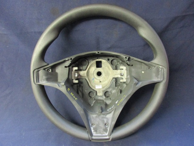 135784 Alfa Romeo Giulietta fekete színű,műanyag kormánykerék