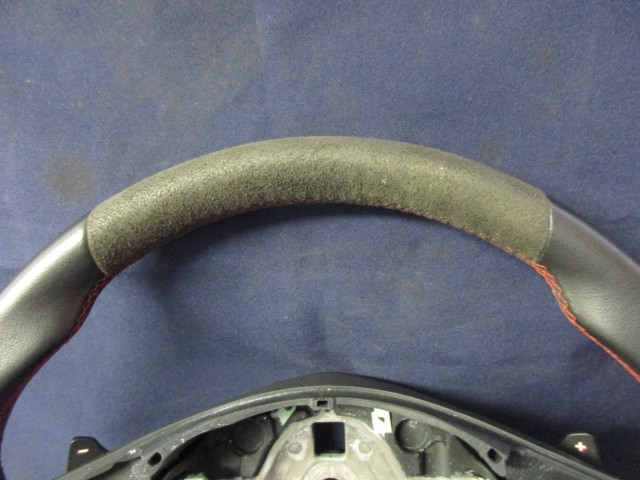 135788 Alfa Romeo Giulietta fekete színű, bőr kormánykerék