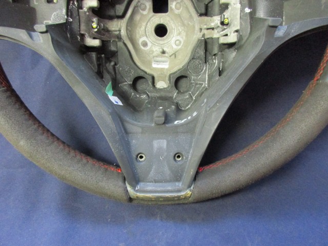 135788 Alfa Romeo Giulietta fekete színű, bőr kormánykerék