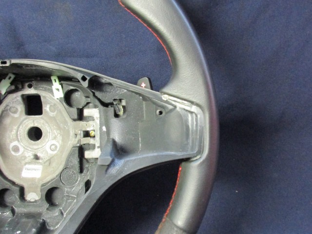 135788 Alfa Romeo Giulietta fekete színű, bőr kormánykerék