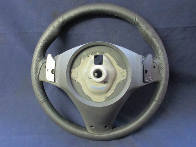 135776 Alfa Romeo Mito fekete színű, bőr kormánykerék