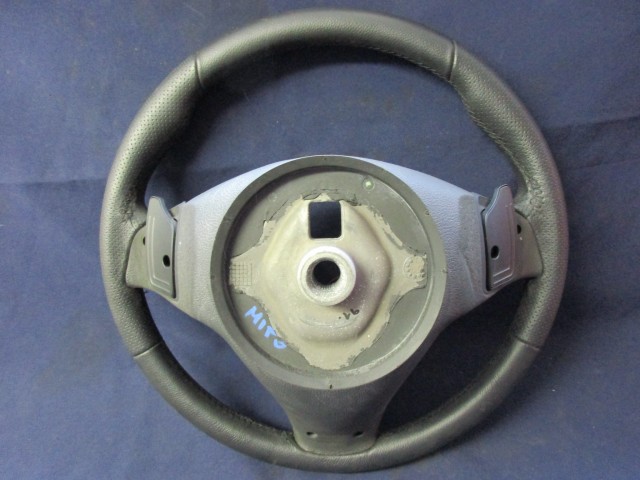 135780 Alfa Romeo Mito fekete színű, bőr kormánykerék