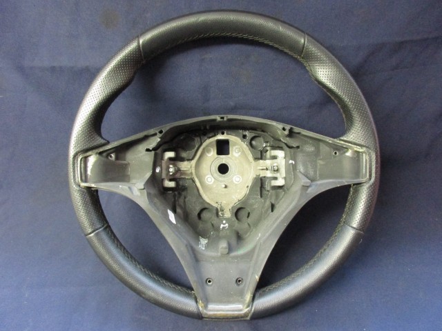 135781 Alfa Romeo Mito fekete színű, bőr kormánykerék