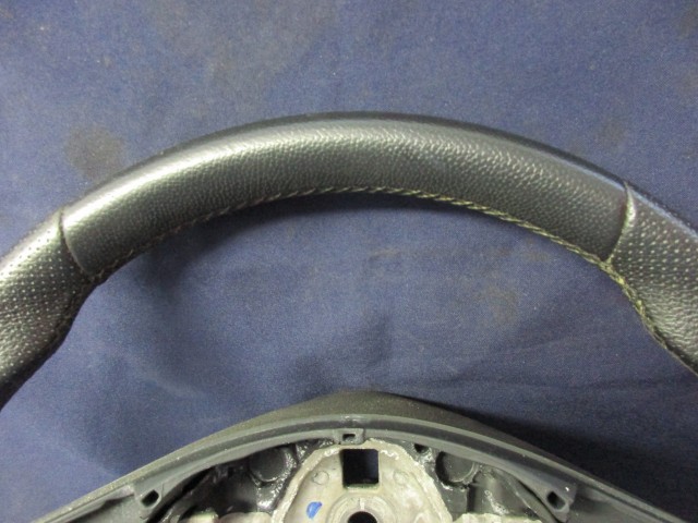 135787 Alfa Romeo Mito fekete színű, bőr kormánykerék