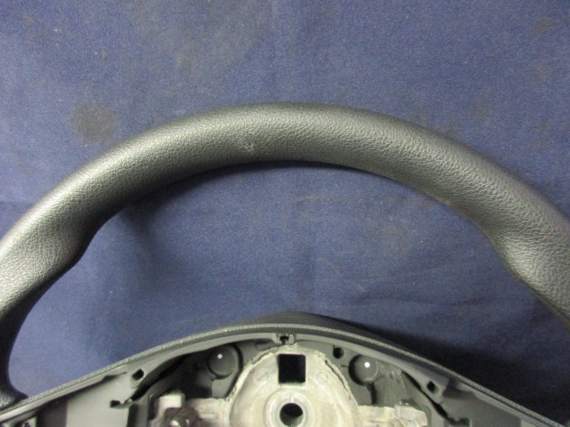 135793 Alfa Romeo Mito fekete színű, műanyag kormánykerék 