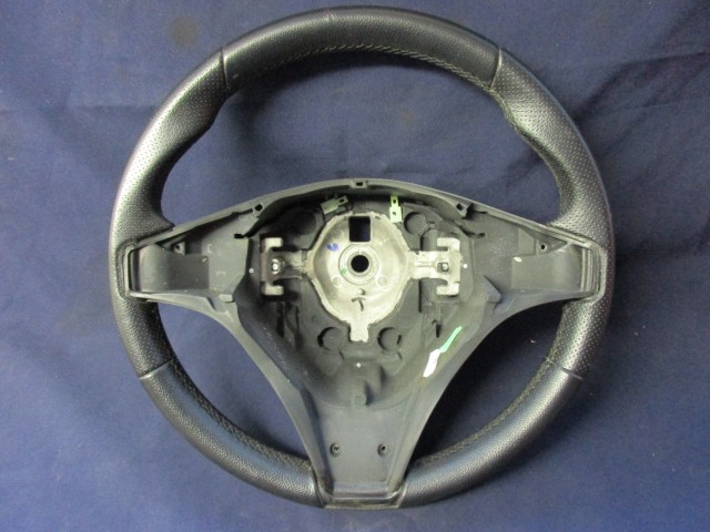 135794 Alfa Romeo Mito fekete színű, bőr kormánykerék