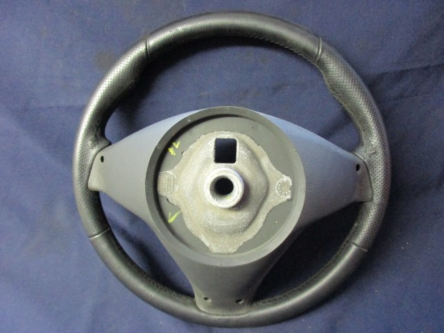 135795 Alfa Romeo Mito fekete színű, bőr kormánykerék