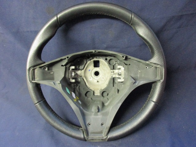 135796 Alfa Romeo Mito fekete színű, bőr kormánykerék