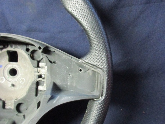 135796 Alfa Romeo Mito fekete színű, bőr kormánykerék