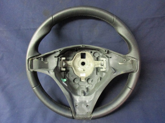 135797 Alfa Romeo Mito fekete színű , bőr kormánykerék