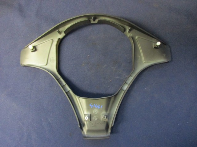 175303 Alfa Romeo Giulietta matt fekete , kormányközép