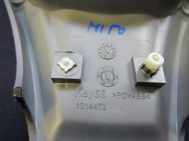 175114 Alfa Romeo MiTo ezüst,  kormányközép