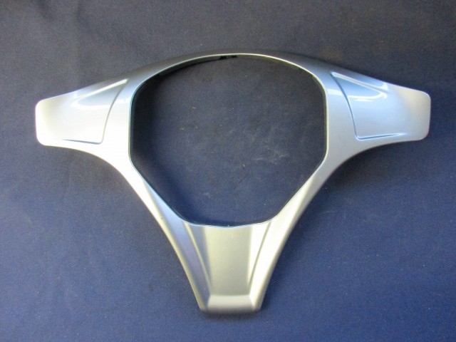 175119 Alfa Romeo MiTo ezüst,kormányközép (enyhén karcos)