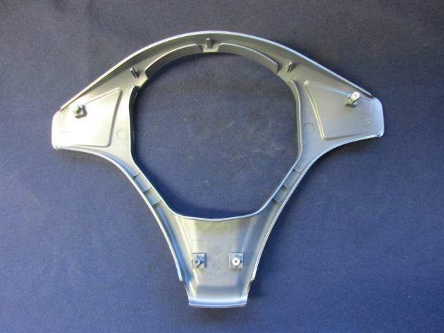 175119 Alfa Romeo MiTo ezüst,kormányközép (enyhén karcos)