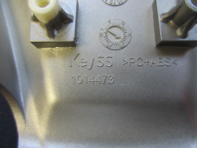 175120 Alfa Romeo Mito ezüst, kormányközép