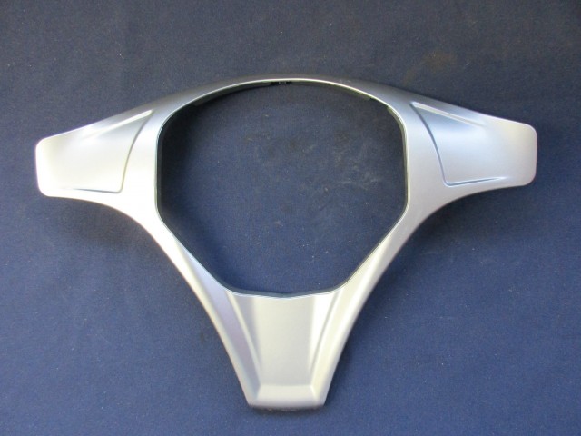 175120 Alfa Romeo Mito ezüst, kormányközép