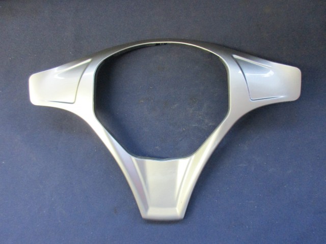 175116 Alfa Romeo Mito ezüst,kormányközép