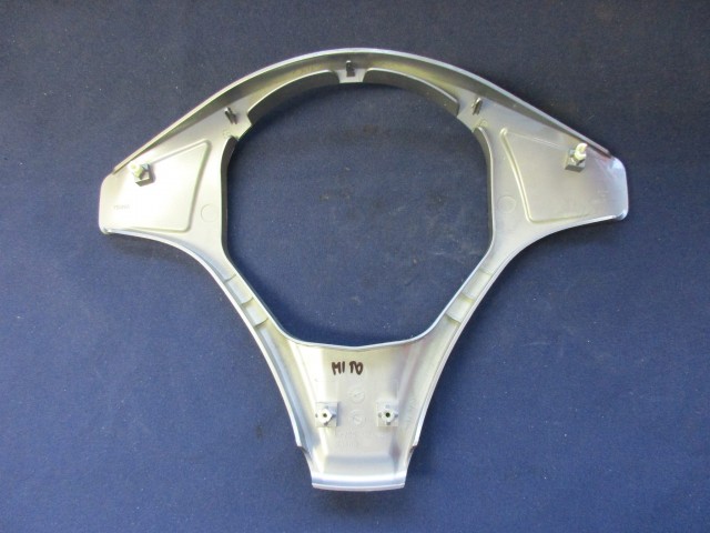 175116 Alfa Romeo Mito ezüst,kormányközép