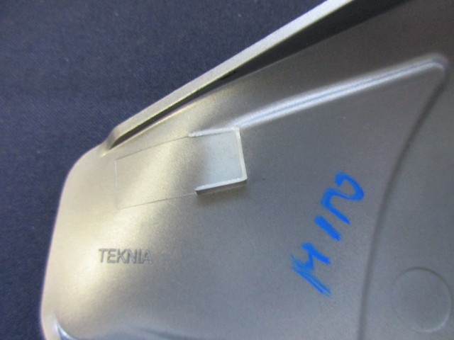 175297 Alfa Romeo MiTo ezüst,kormányközép, a képen látható rögzítő pont sérülésekkel