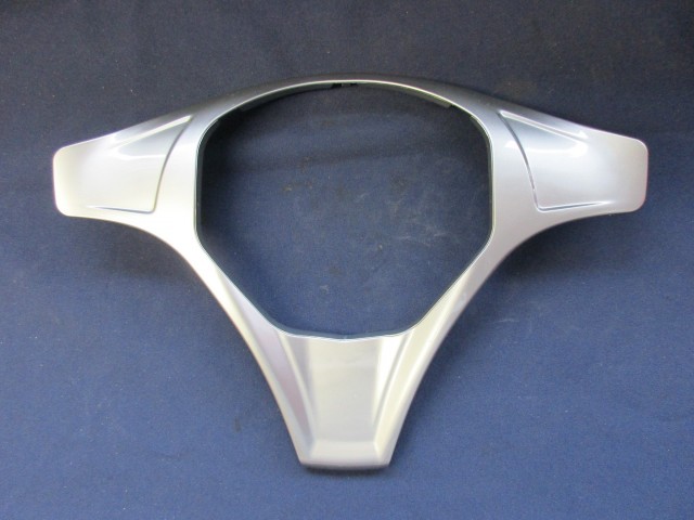 175115 Alfa Romeo Mito ezüst, kormányközép