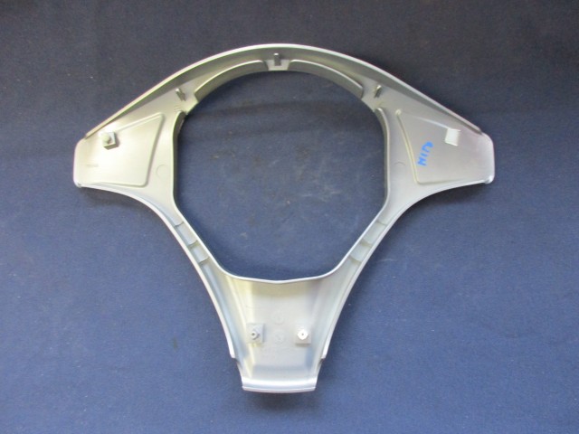 175115 Alfa Romeo Mito ezüst, kormányközép