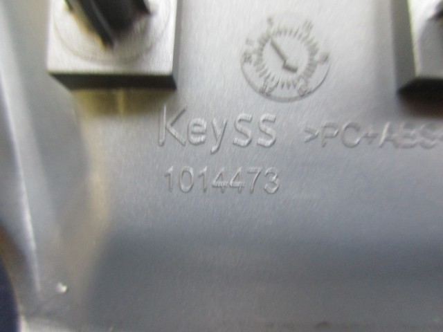 175115 Alfa Romeo Mito ezüst, kormányközép