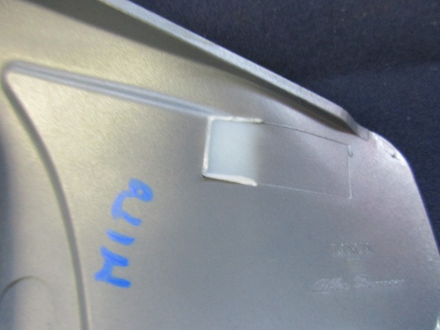 175115 Alfa Romeo Mito ezüst, kormányközép