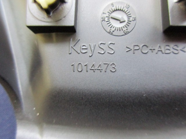 175302 Alfa Romeo Mito matt fekete, kormányközép