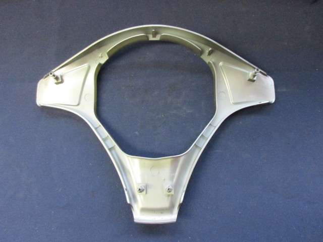 174947 Alfa Romeo Mito ezüst, kormányközép  (enyhén karcos)