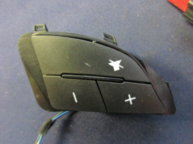 15 Alfa Romeo Giulietta multikormány gomb